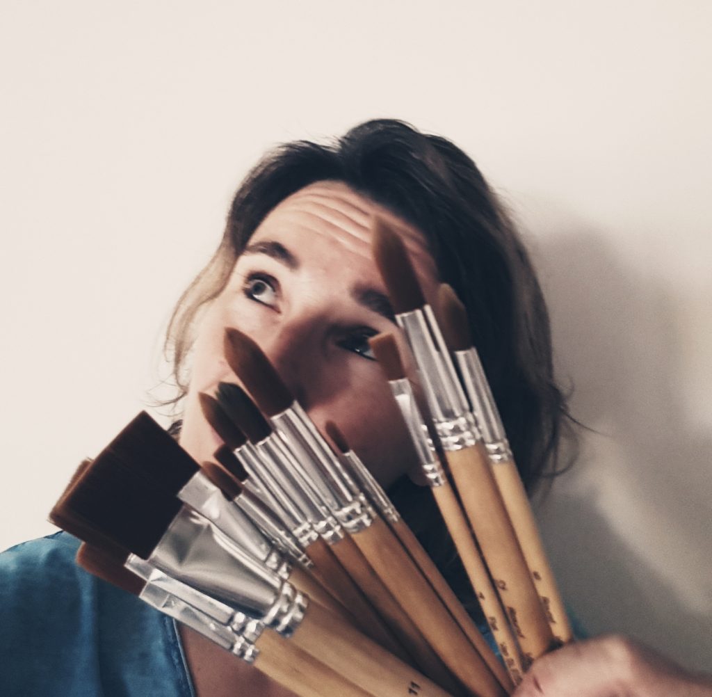 Amandine, peintre sur mobilier
Artisane
1 Histoire 2 Meubles