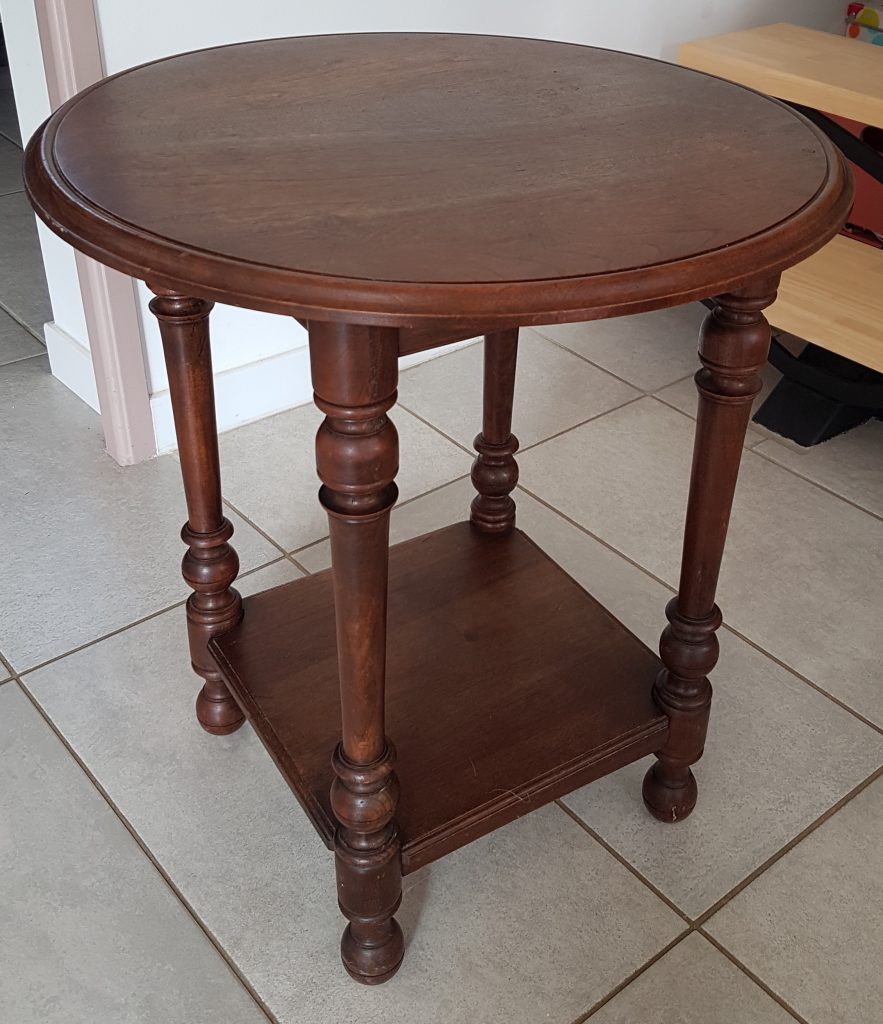 Relooking d'un guéridon en bois
Avant