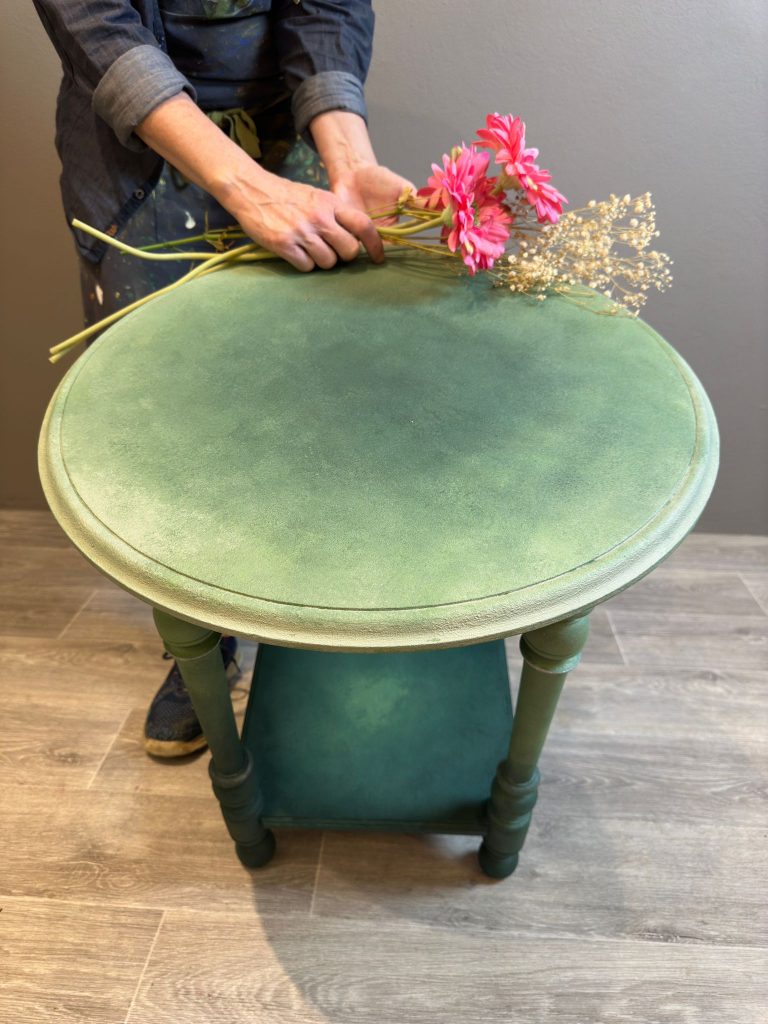 Relooking Guéridon
Mélange de verts
Peinture à la craie Annie Sloan
